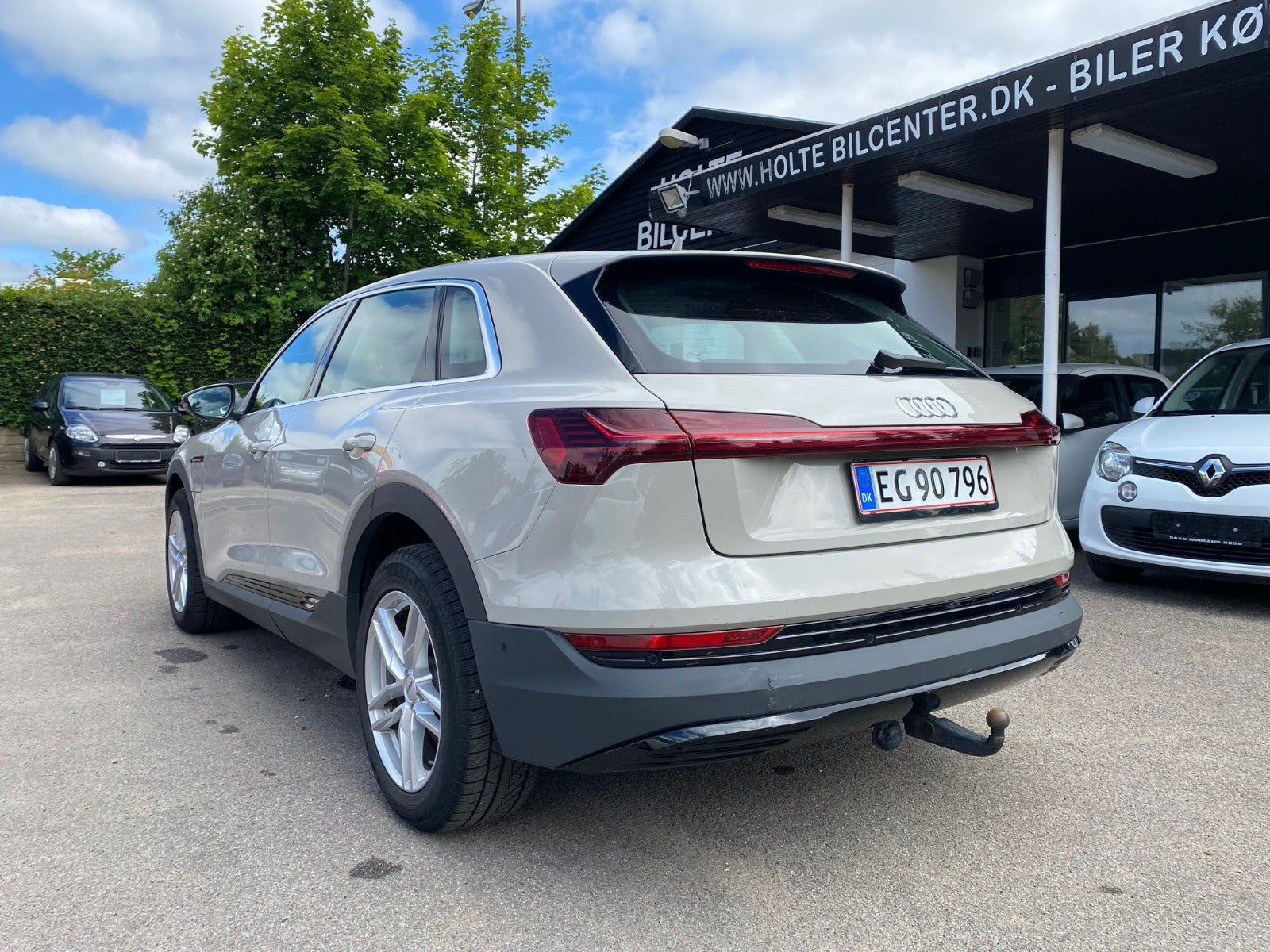 Orange Audi e-tron fra 2021