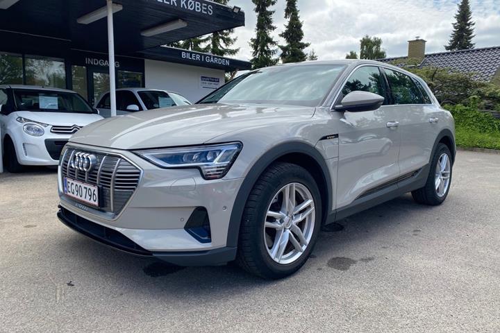 Orange Audi e-tron fra 2021