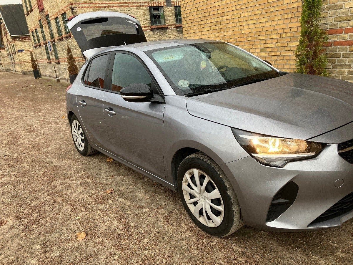 Grå Opel Corsa fra 2020