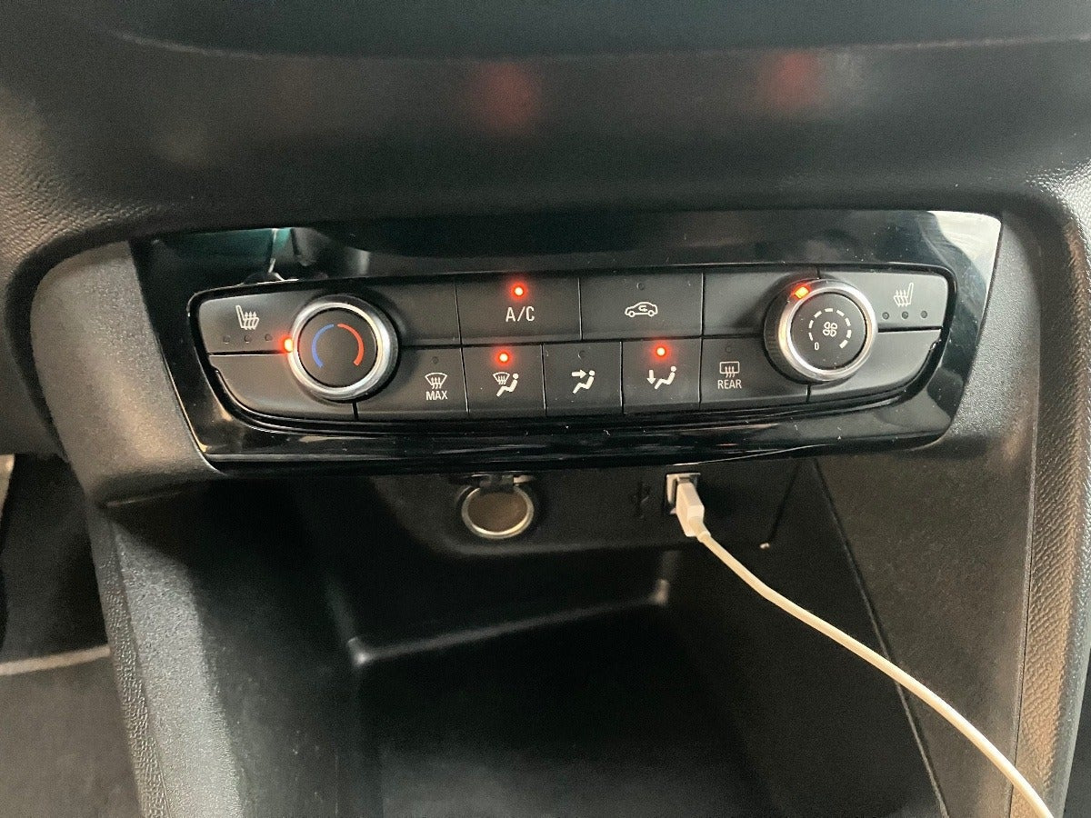Grå Opel Corsa fra 2020