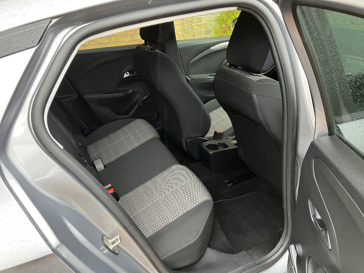 Grå Opel Corsa fra 2020