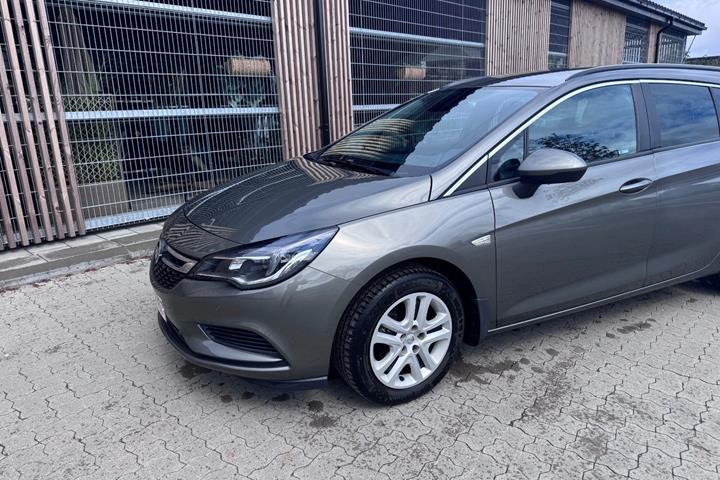 Grå Opel Astra fra 2017