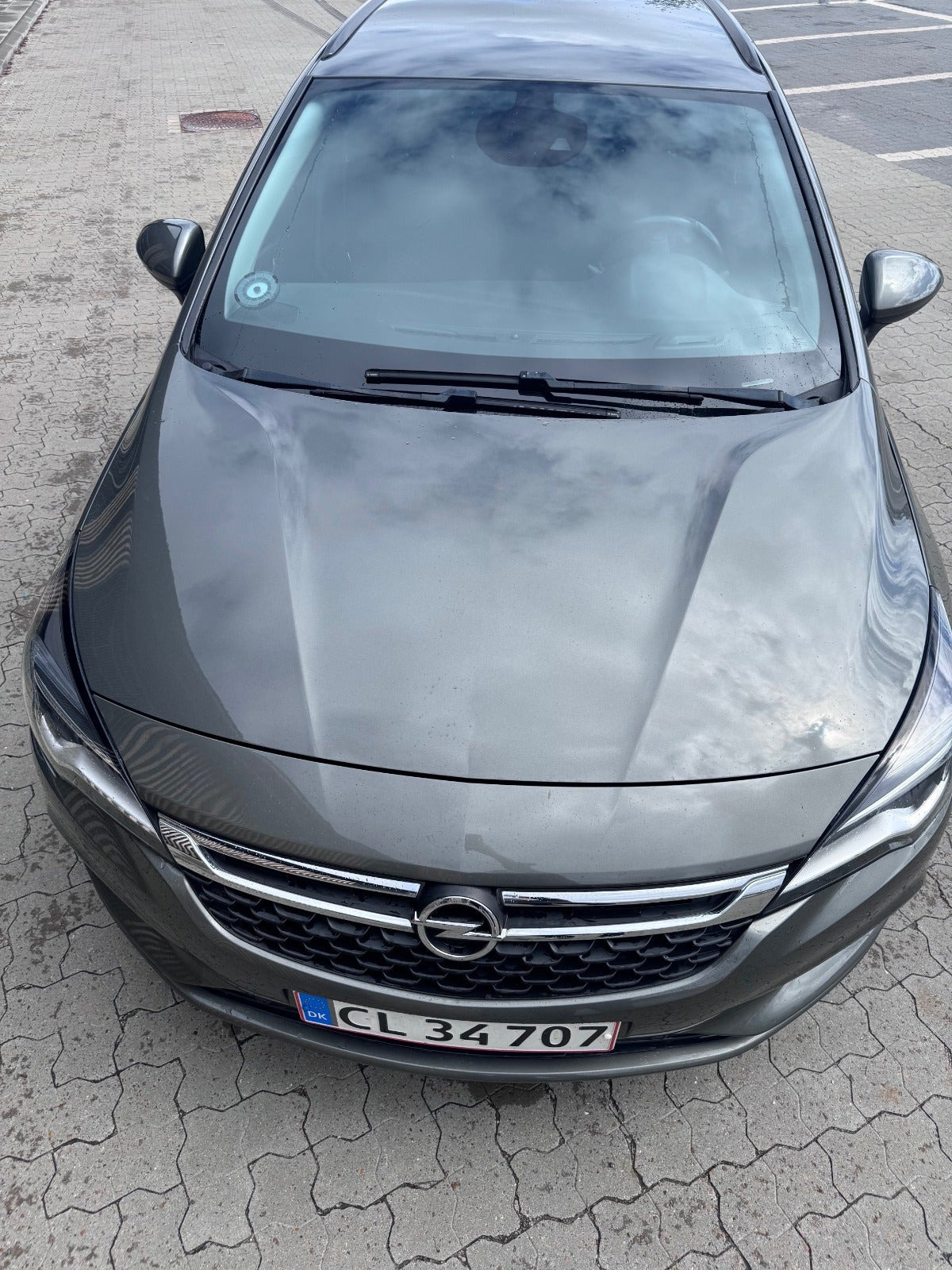 Grå Opel Astra fra 2017