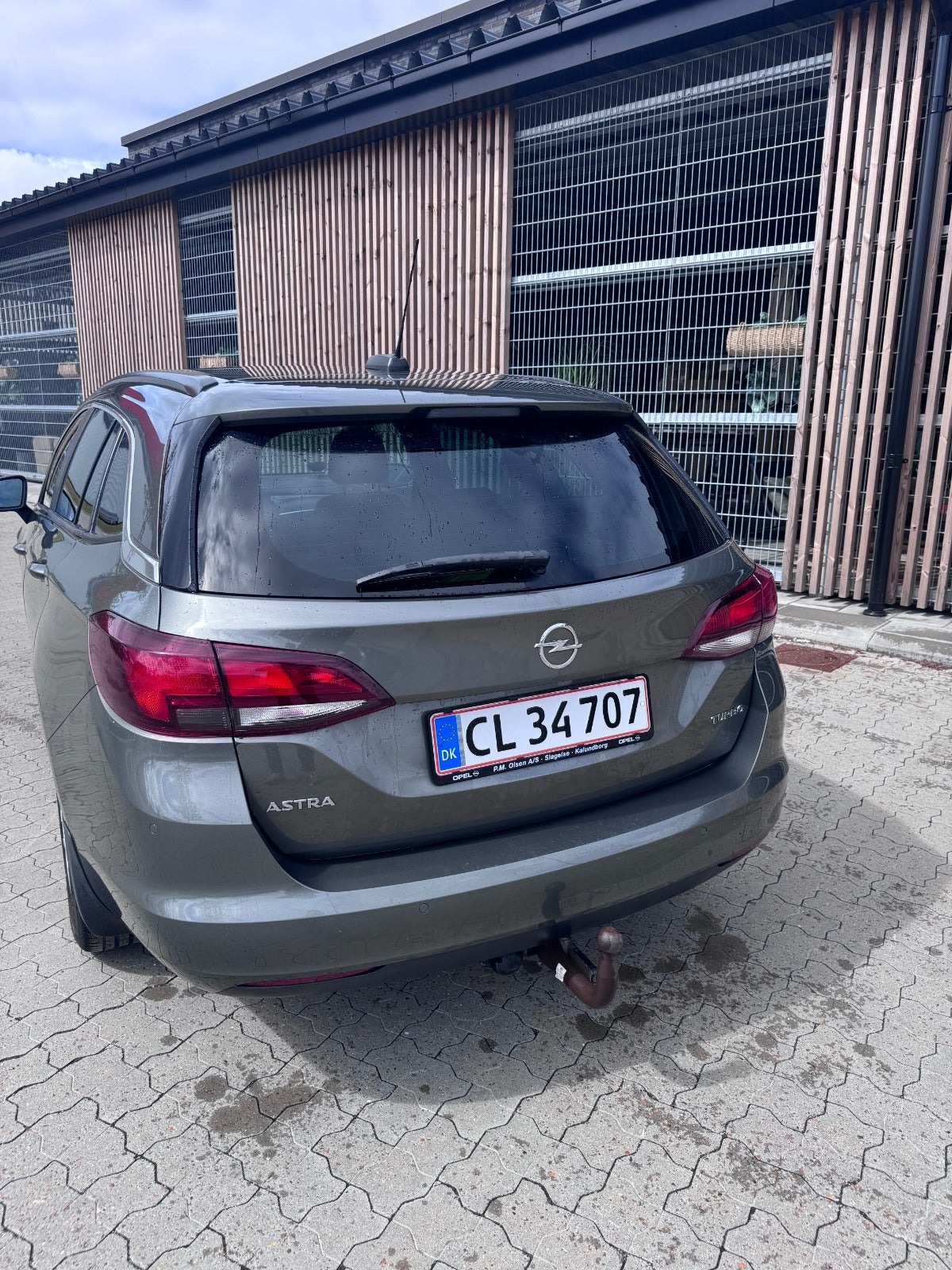 Grå Opel Astra fra 2017