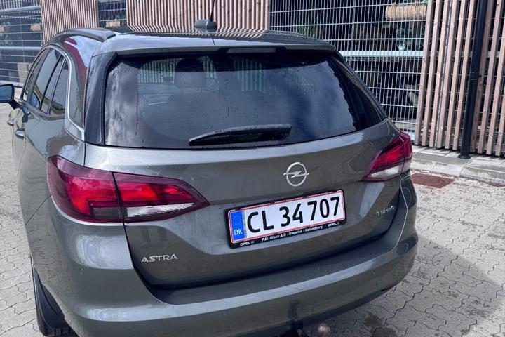 Grå Opel Astra fra 2017