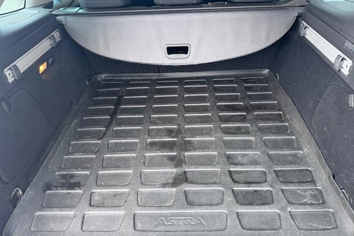 Grå Opel Astra fra 2017