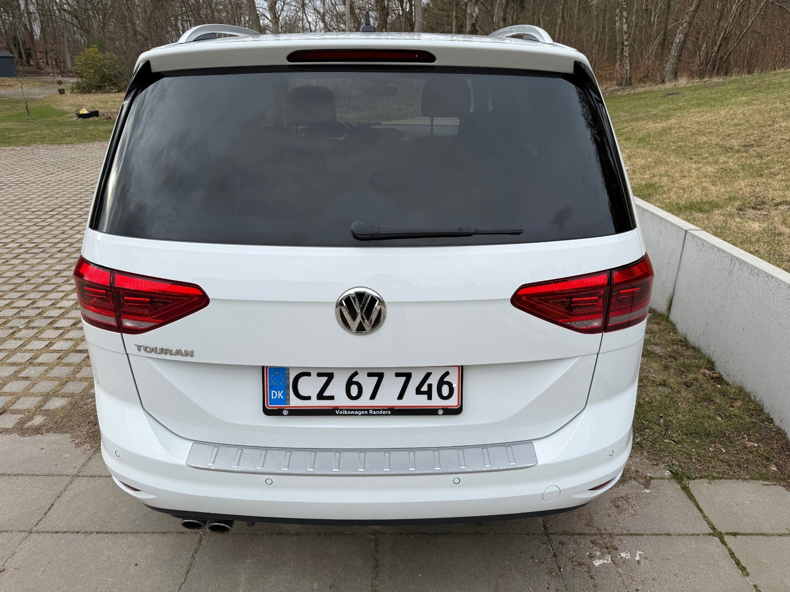 Hvid VW Touran fra 2019