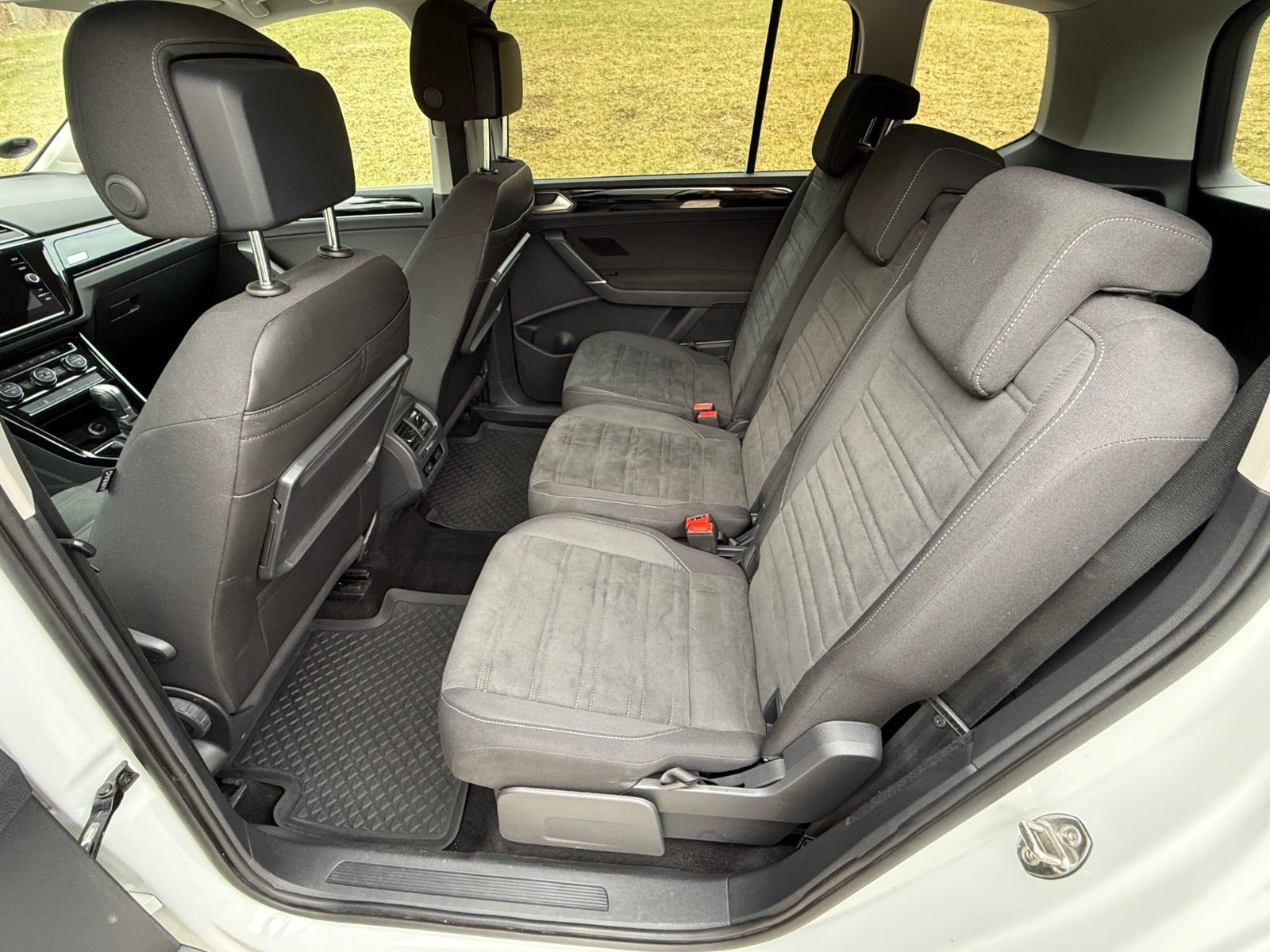 Hvid VW Touran fra 2019