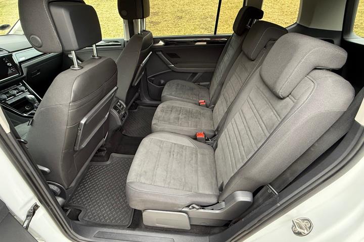 Hvid VW Touran fra 2019
