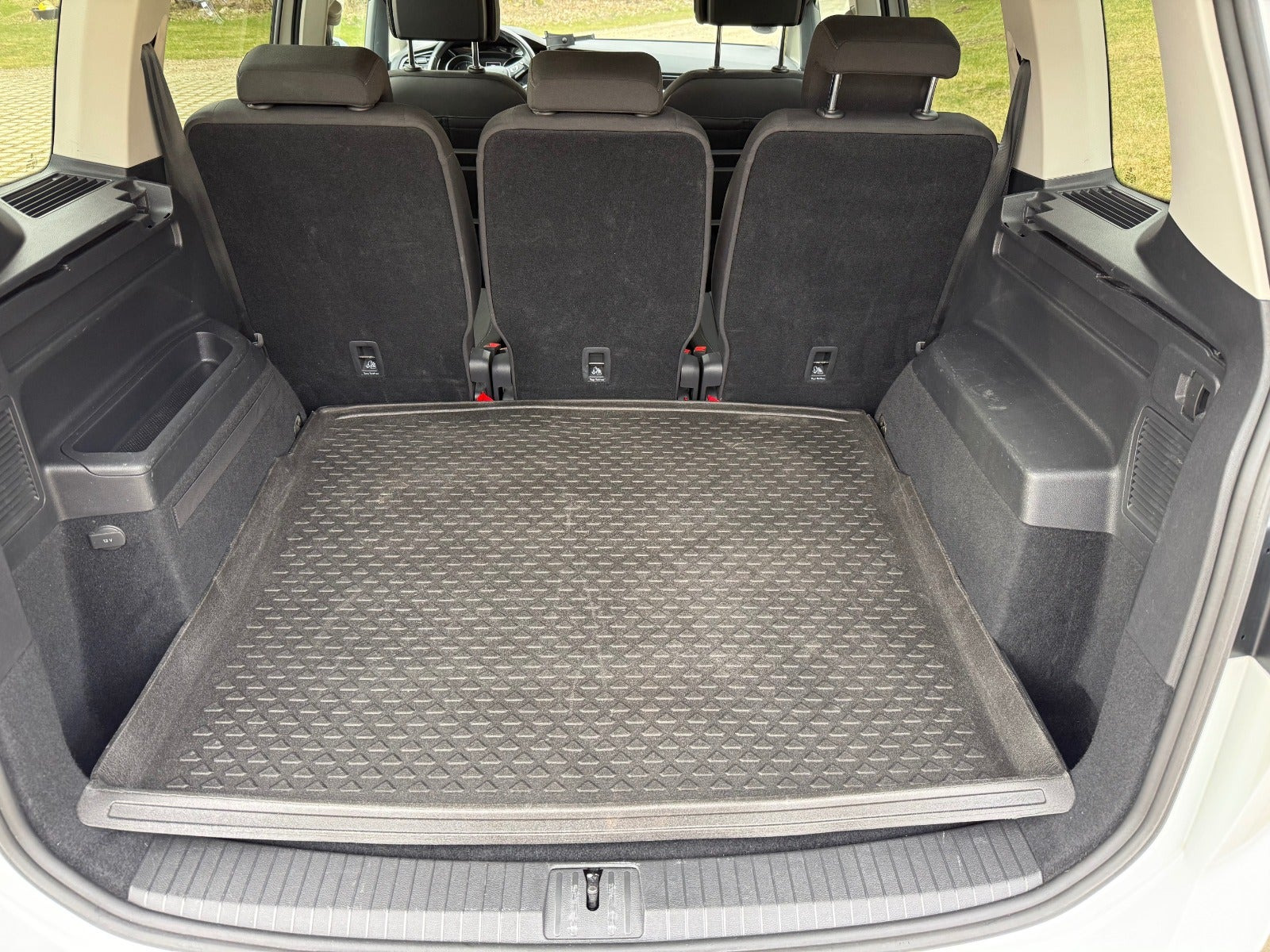 Hvid VW Touran fra 2019