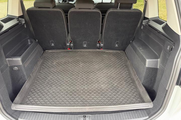 Hvid VW Touran fra 2019