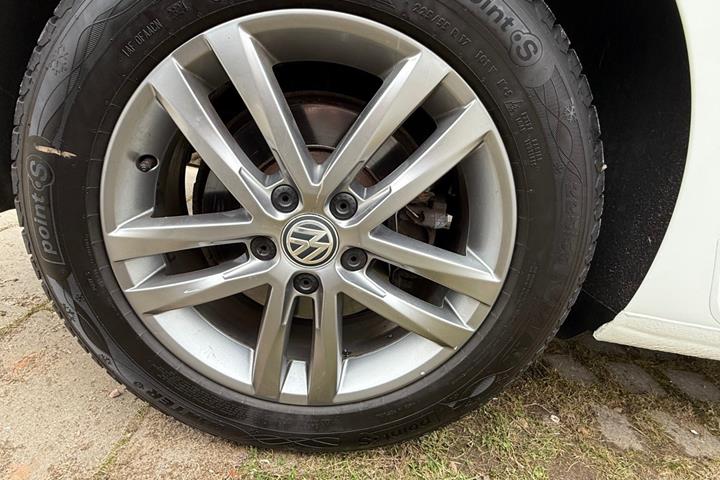 Hvid VW Touran fra 2019