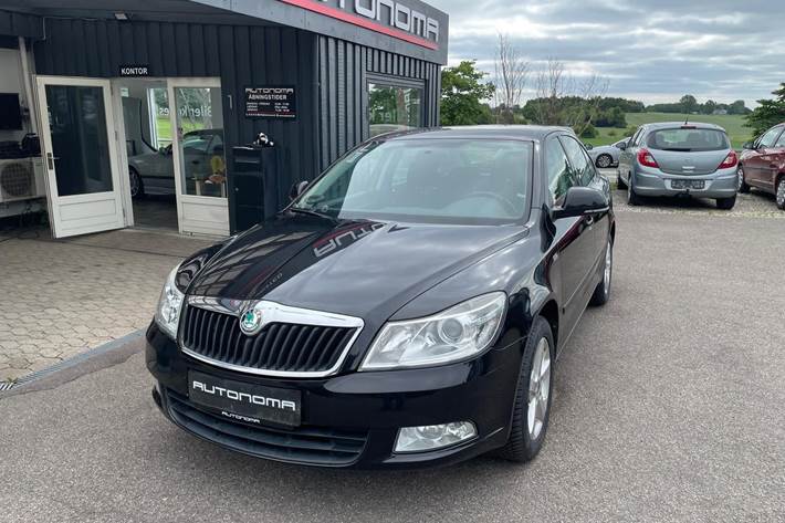 Sort Skoda Octavia fra 2011