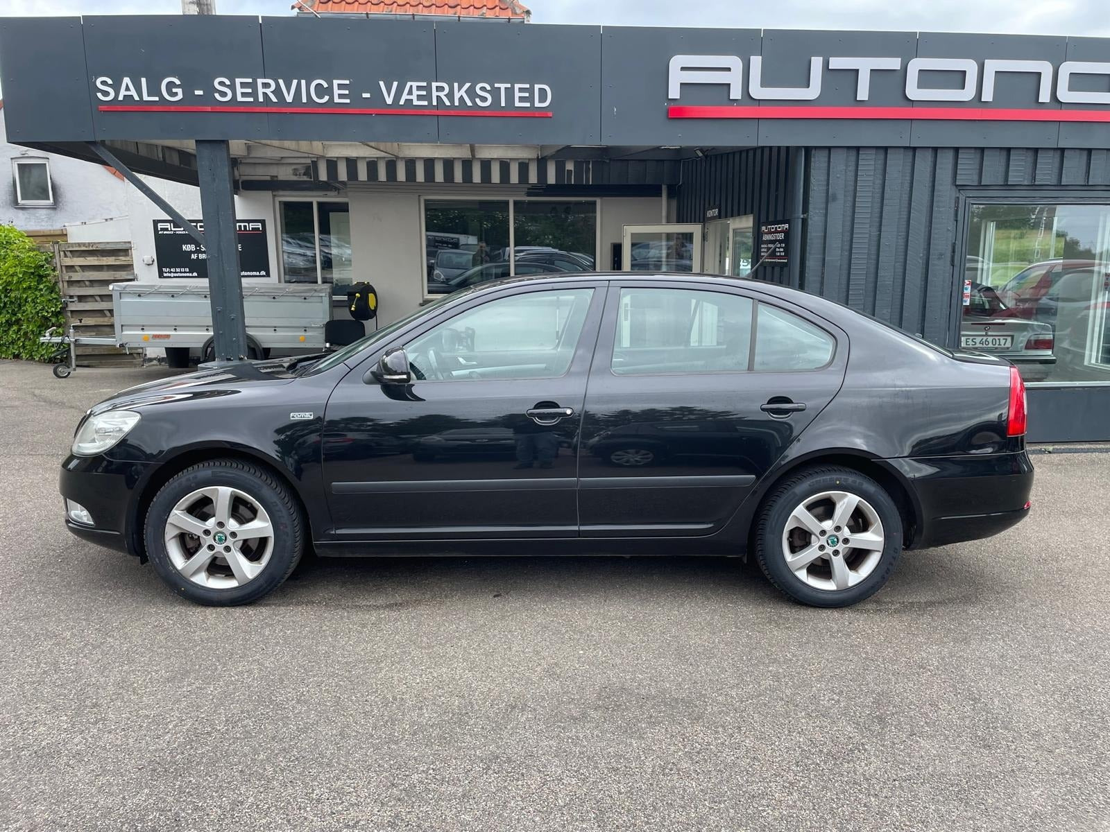 Sort Skoda Octavia fra 2011