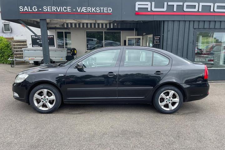 Sort Skoda Octavia fra 2011