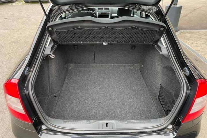 Sort Skoda Octavia fra 2011