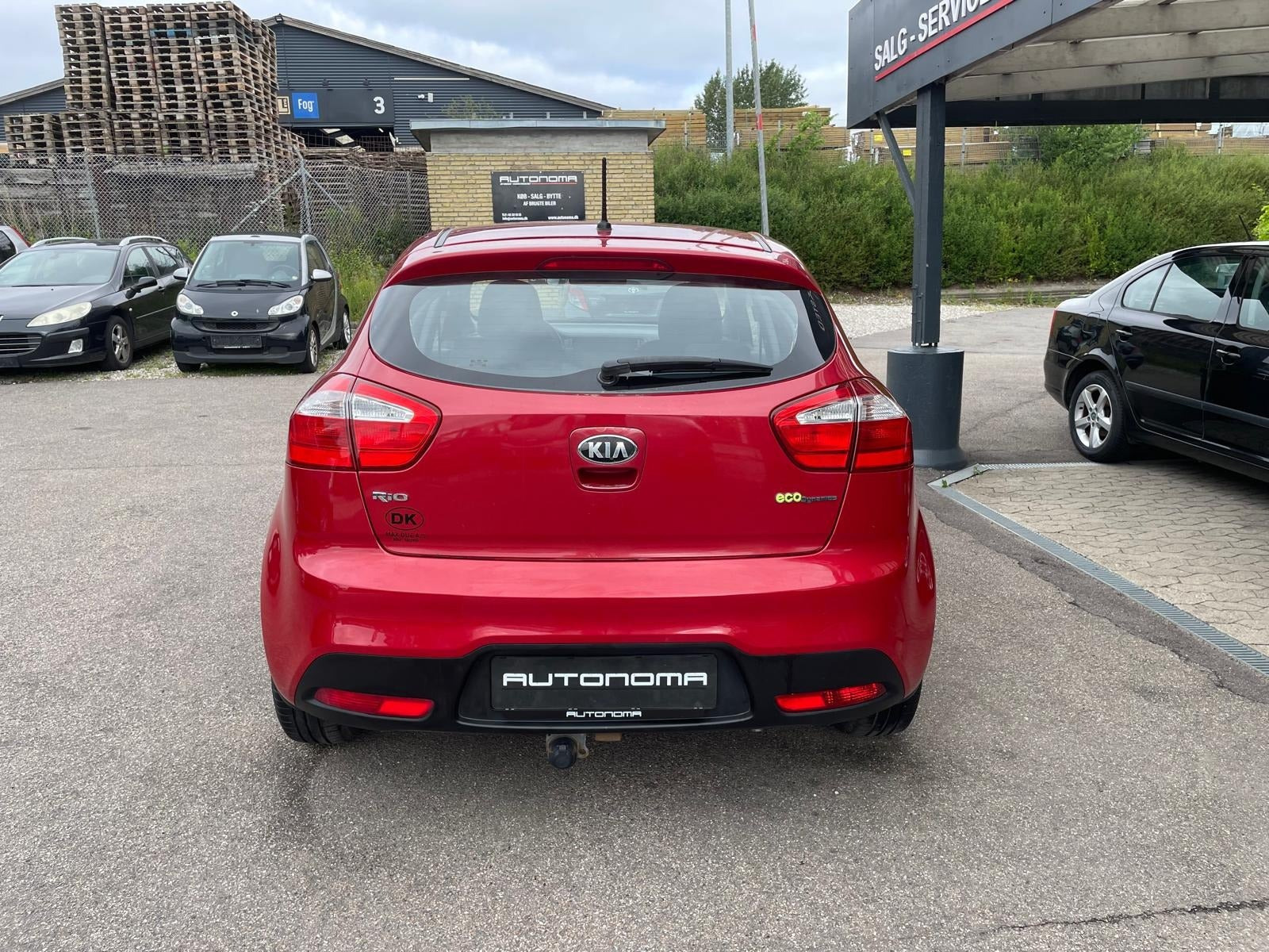 Rød Kia Rio fra 2014