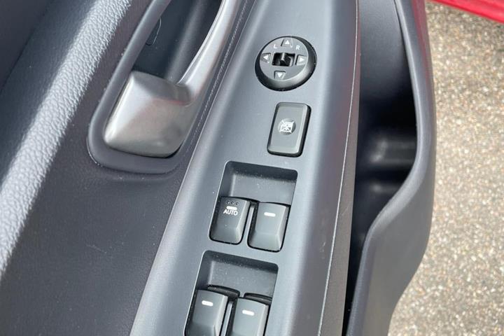 Rød Kia Rio fra 2014