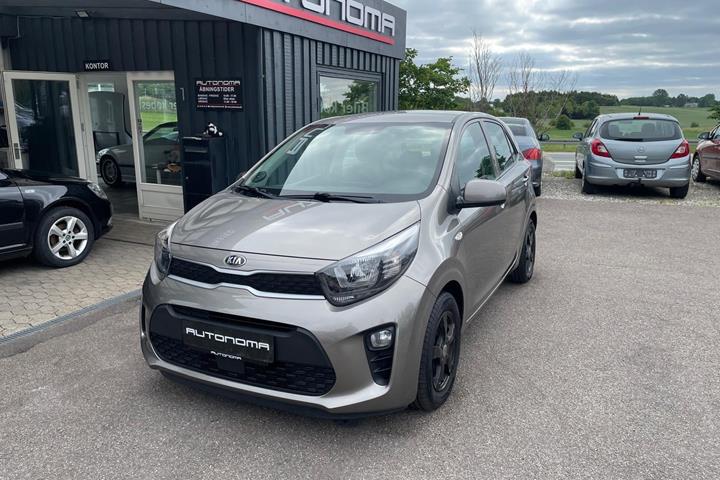 Orange Kia Picanto fra 2018 set udefra