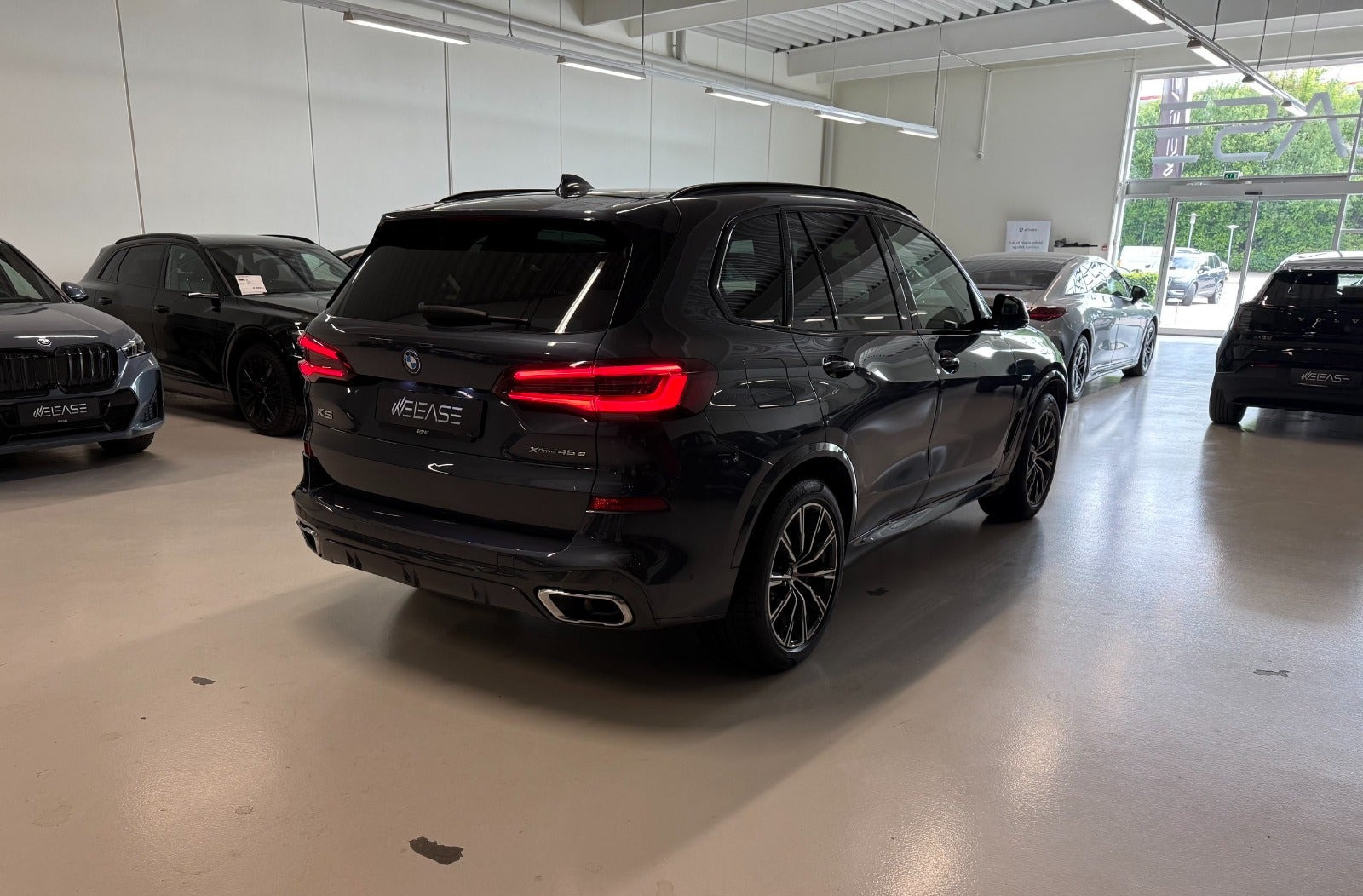 Grå BMW X5 fra 2022