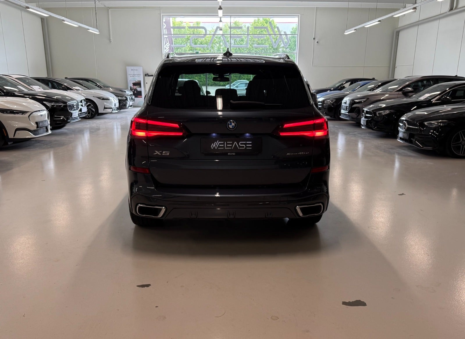 Grå BMW X5 fra 2022