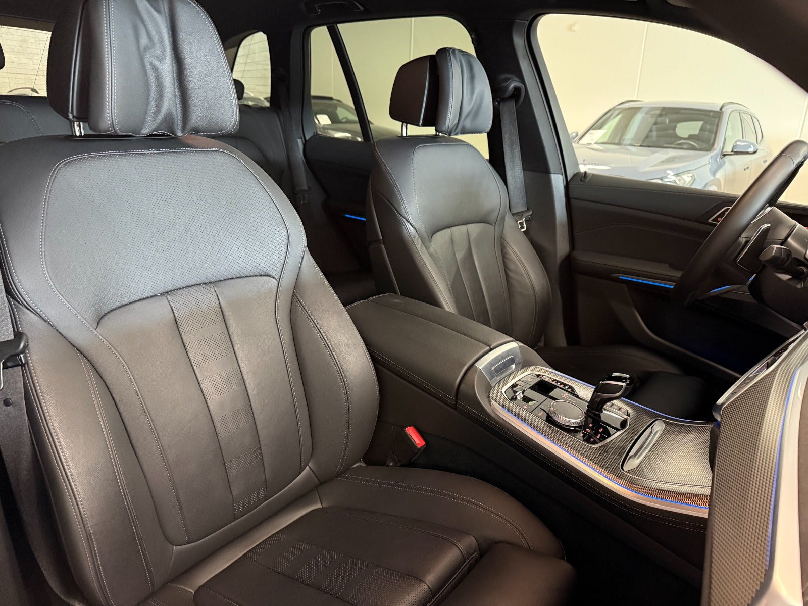 Grå BMW X5 fra 2022