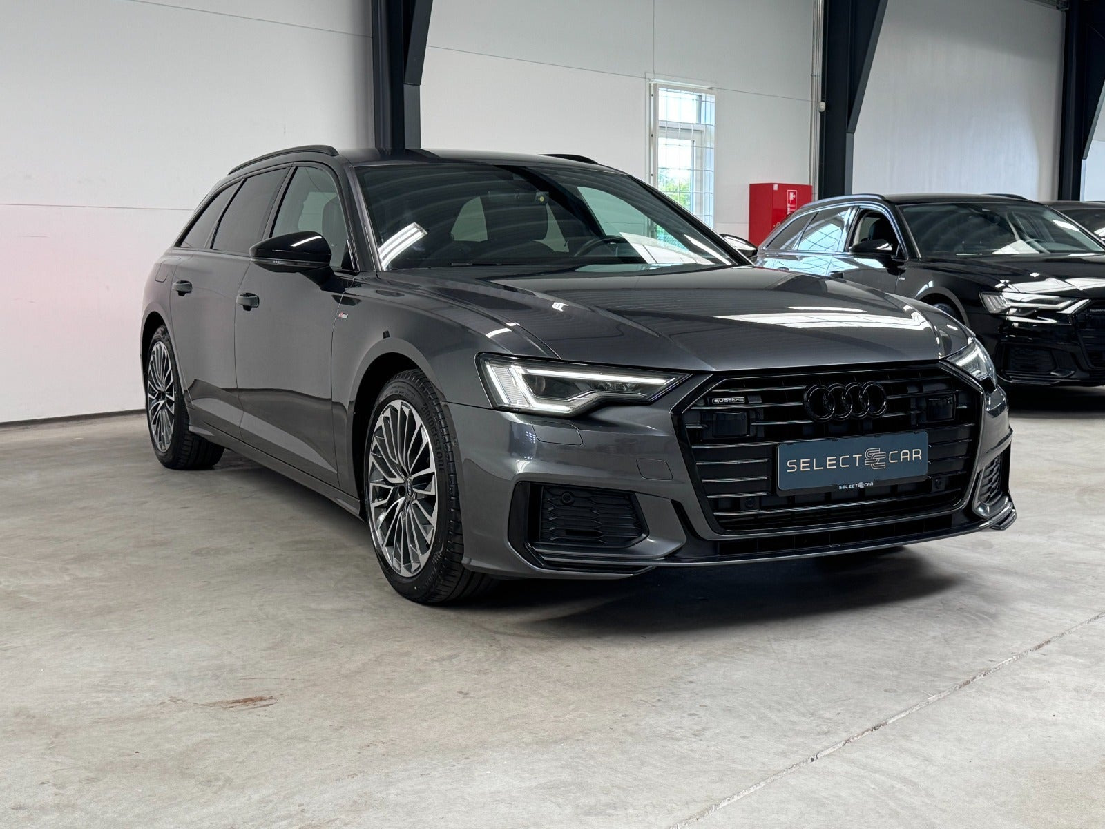 Grå Audi A6 fra 2023