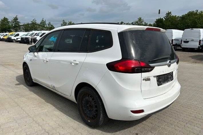 Hvid Opel Zafira fra 2015