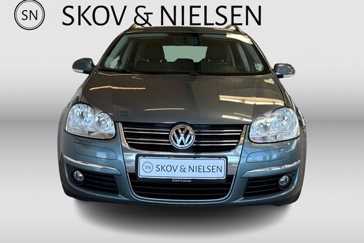 Grå VW Golf V fra 2008
