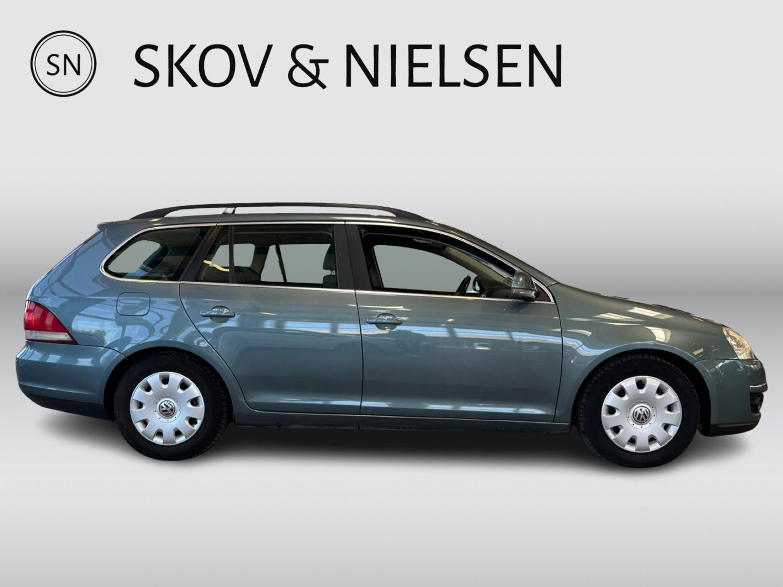 Grå VW Golf V fra 2008