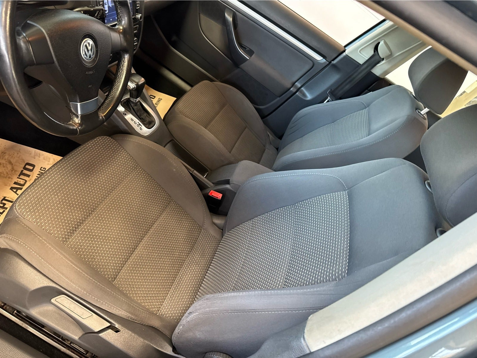 Grå VW Golf V fra 2008