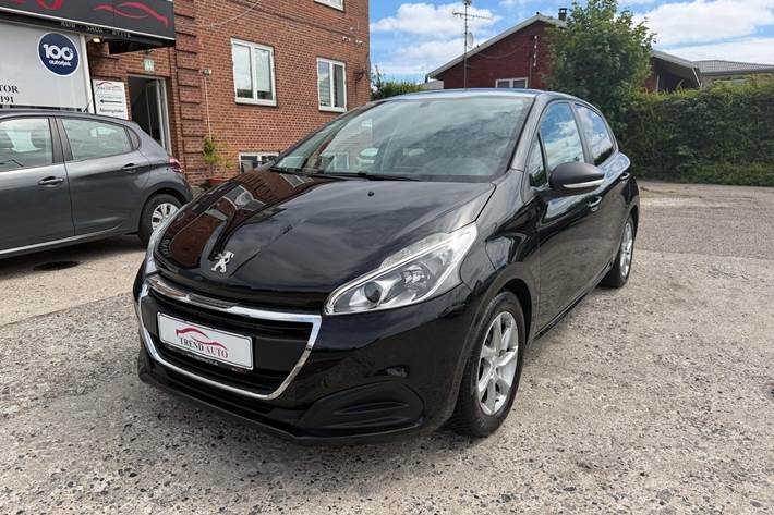 Sort Peugeot 208 fra 2016