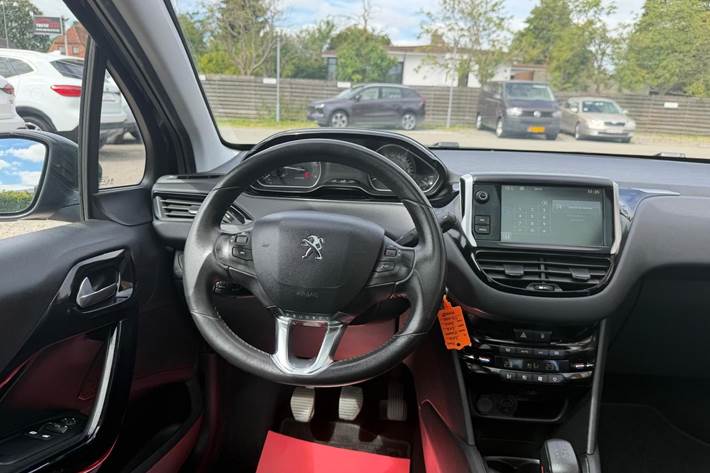 Sort Peugeot 208 fra 2016