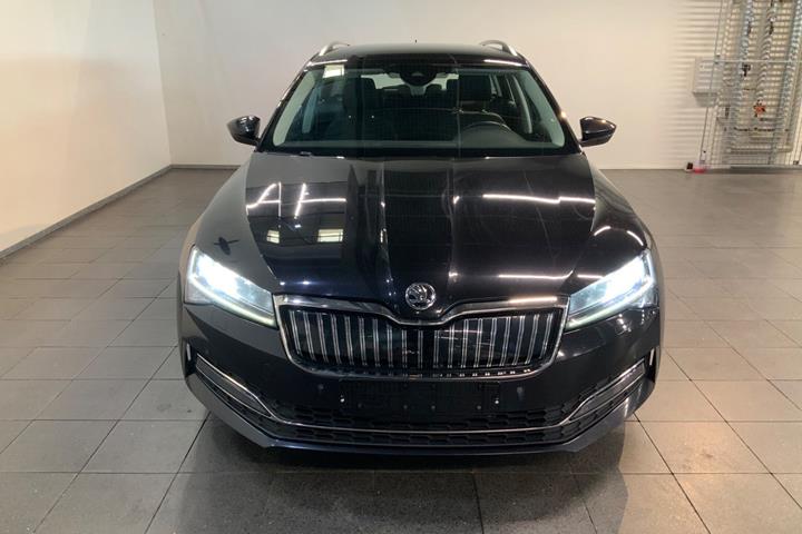Sort Skoda Superb fra 2020