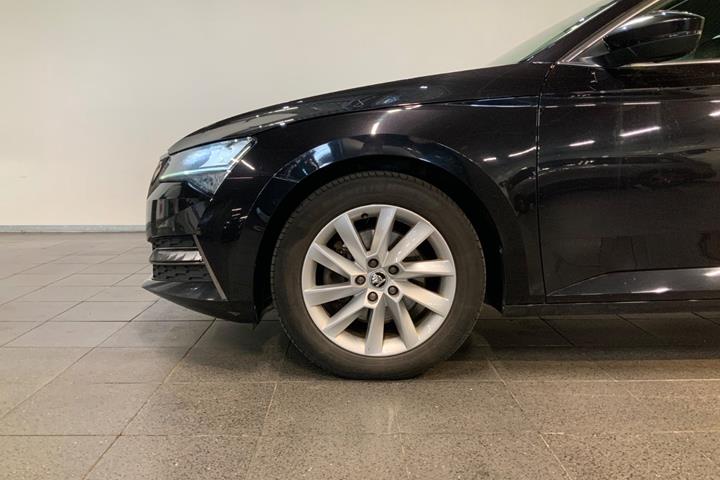 Sort Skoda Superb fra 2020