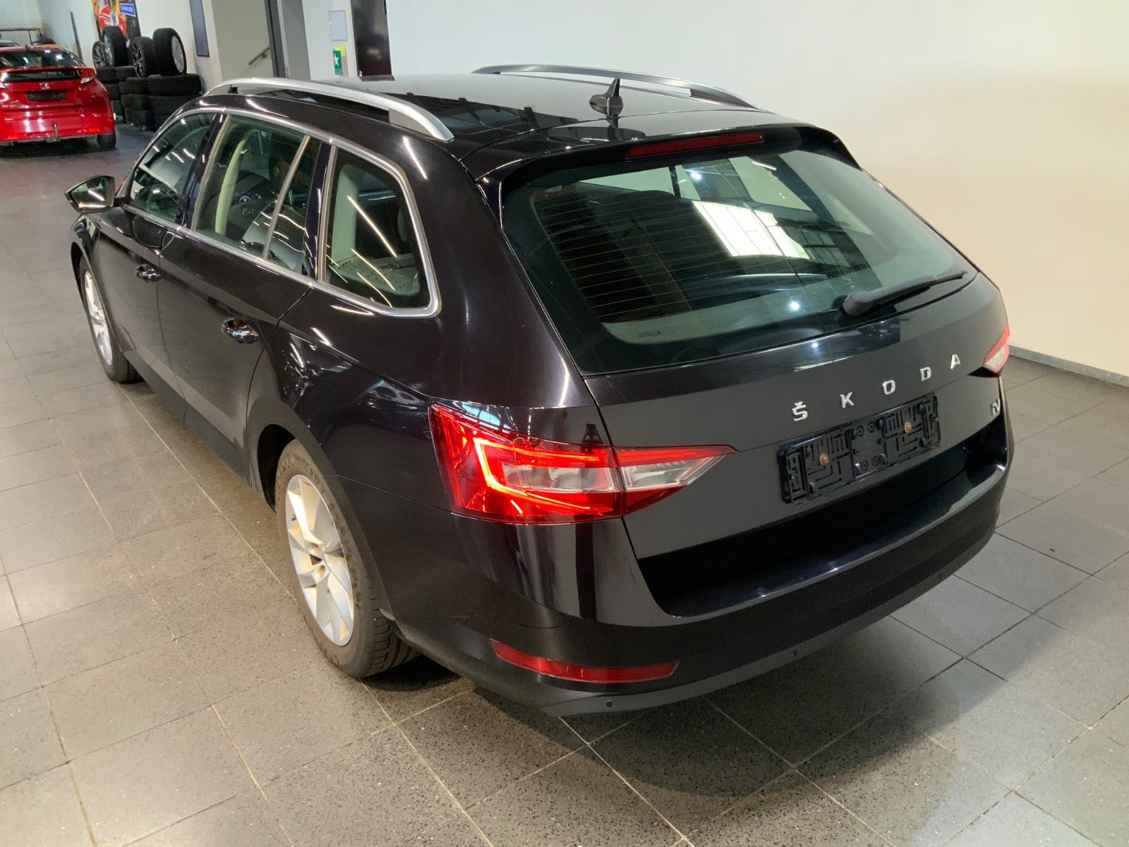 Sort Skoda Superb fra 2020