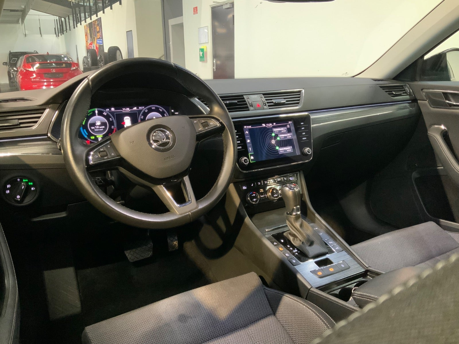 Sort Skoda Superb fra 2020