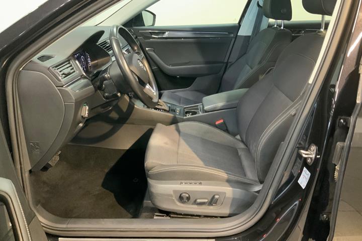 Sort Skoda Superb fra 2020