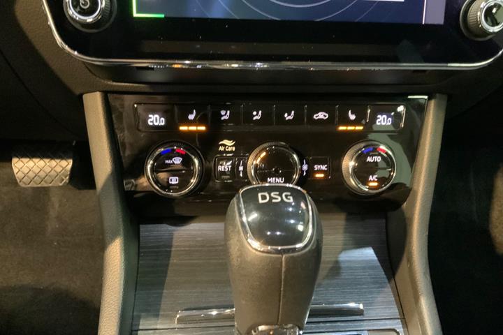 Sort Skoda Superb fra 2020