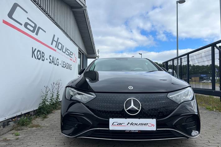 Sort Mercedes EQE350 fra 2024