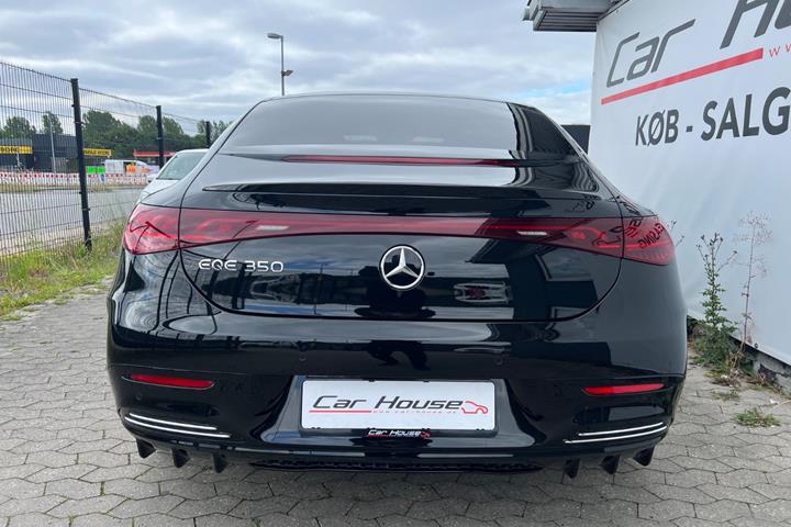 Sort Mercedes EQE350 fra 2024