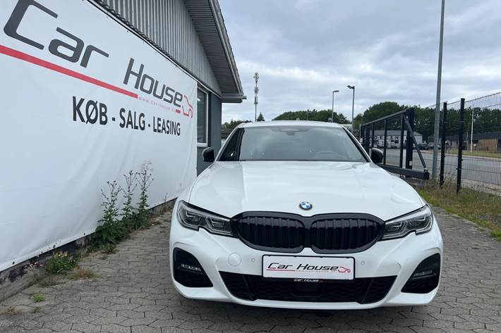 Hvid BMW 330e fra 2019