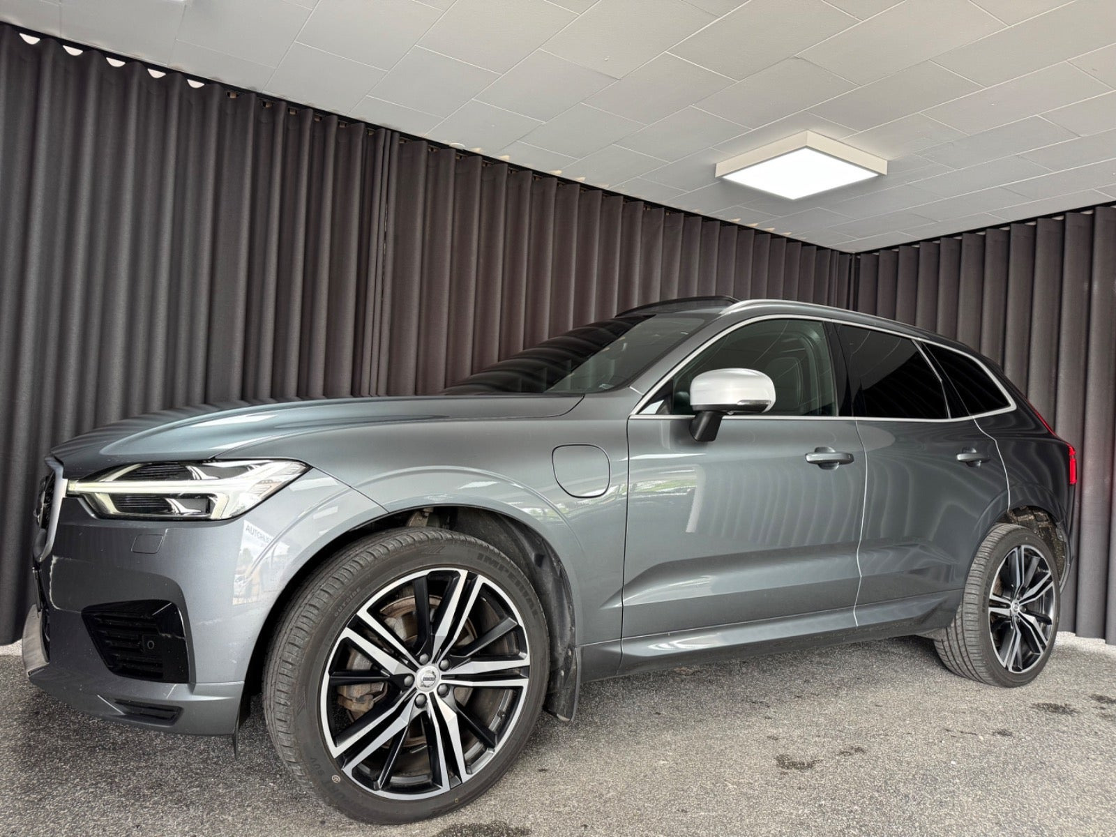 Grå Volvo XC60 fra 2019