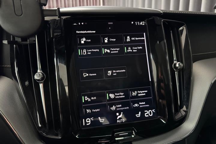 Grå Volvo XC60 fra 2019