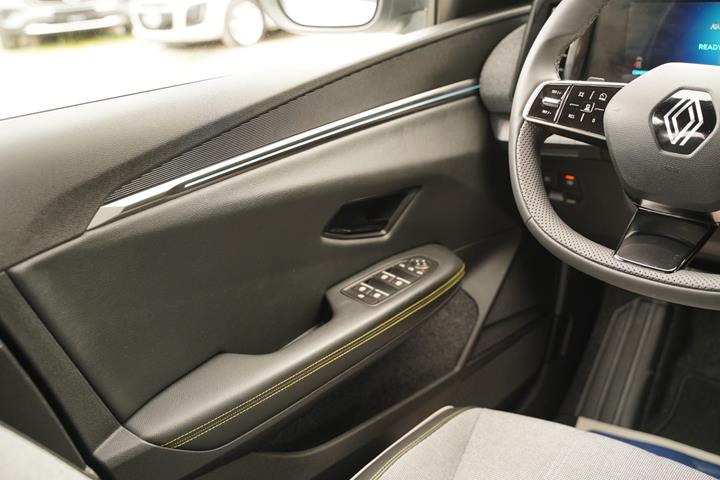 Hvid Renault Megane E-Tech fra 2024