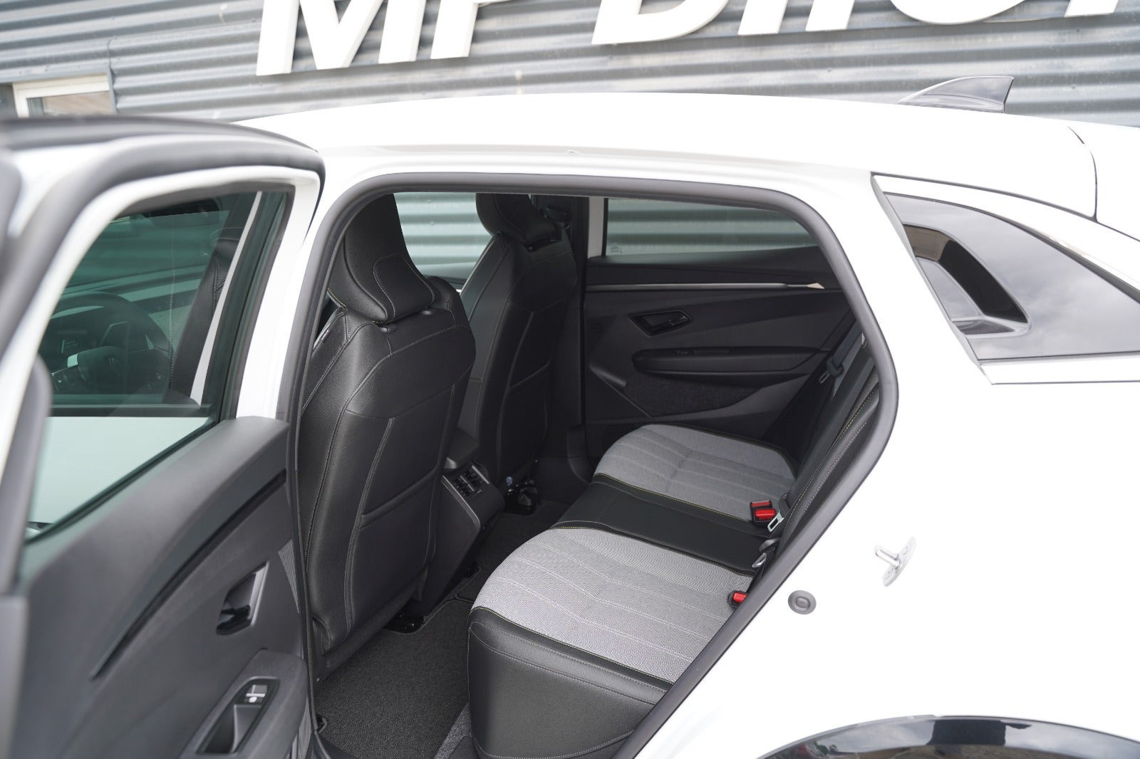 Hvid Renault Megane E-Tech fra 2024