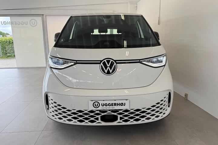 Hvid VW ID.Buzz fra 2024 set udefra