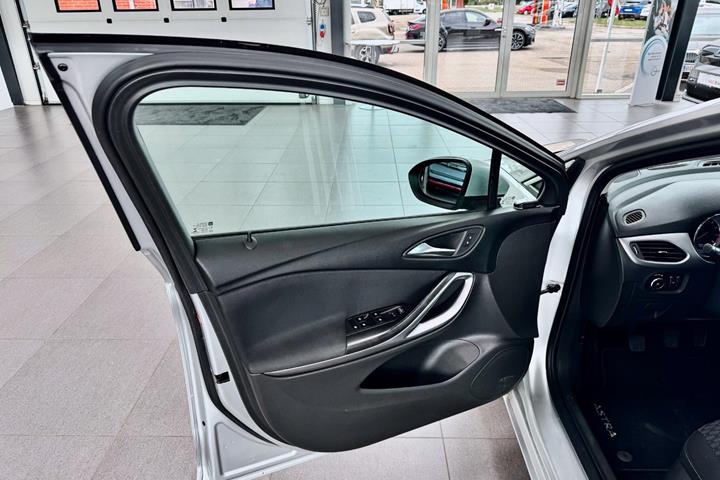 undefined Opel Astra fra 2016