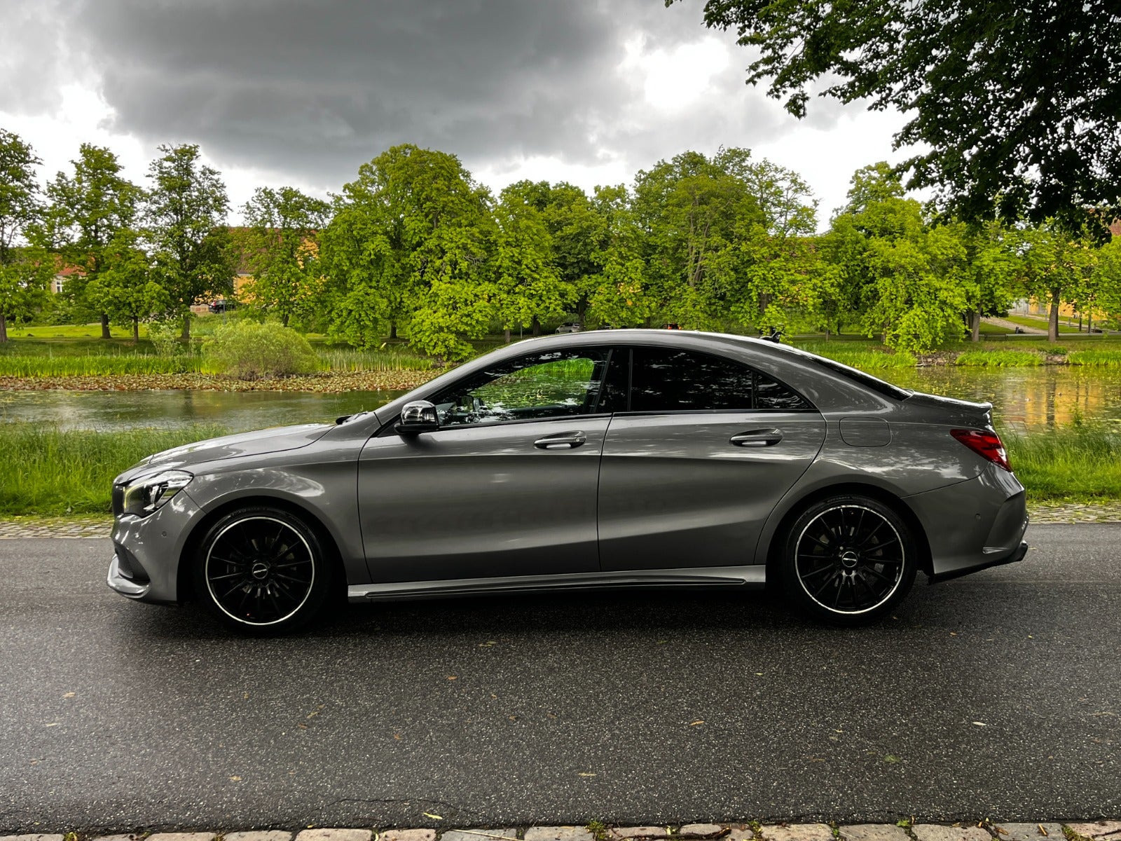 Grå Mercedes CLA200 d fra 2018