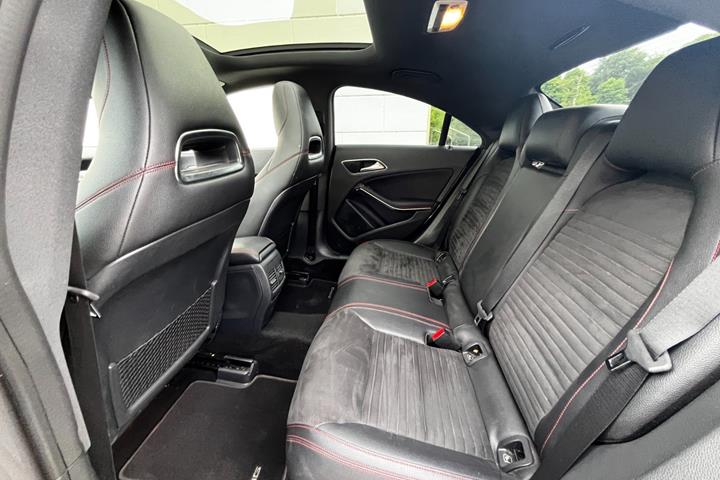 Grå Mercedes CLA200 d fra 2018